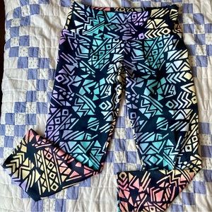 Onzie Aztec rainbow pattern cropped yoga leggings size small